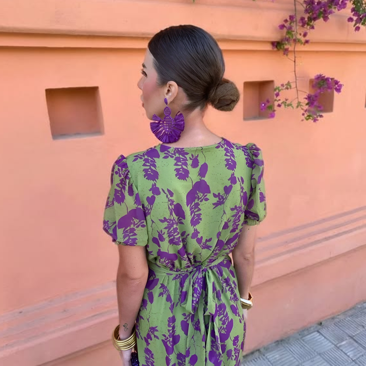 Elegant Maxi Dress with Deep Neckline and Short Sleeves