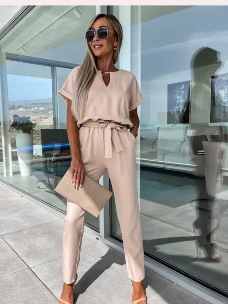 Loose fit jumpsuit with short sleeves and flow