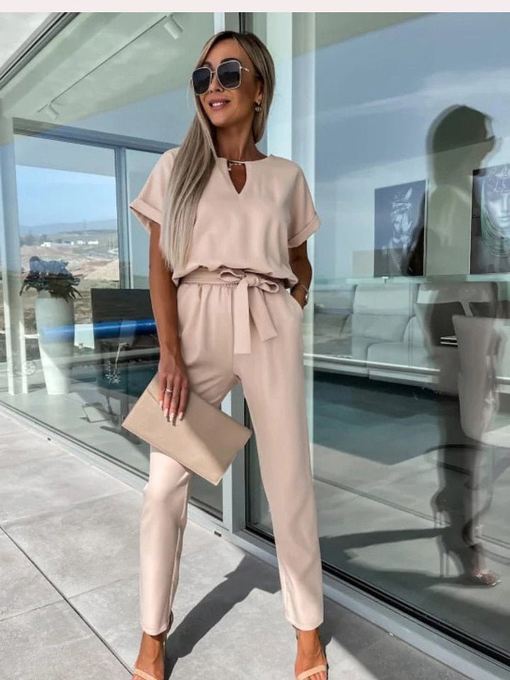 Loose fit jumpsuit with short sleeves and flow